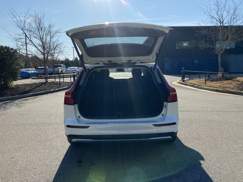 Used 2025 Volvo V60 B5 Cross Country Plus image 43