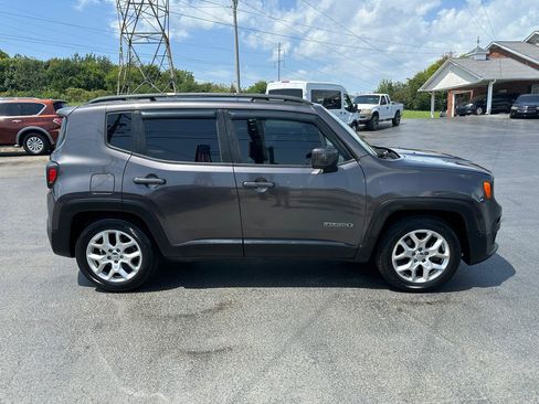 Used 2018 Jeep Renegade Latitude FWD image 5