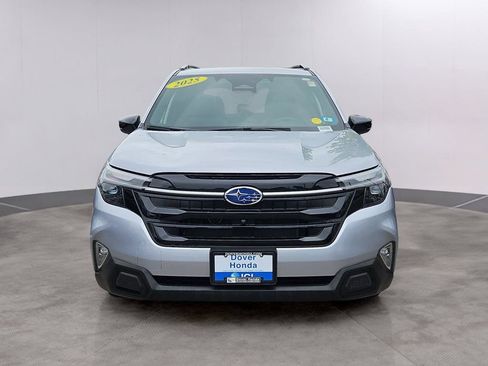 Used 2025 Subaru Forester Touring AWD/4WD image 2