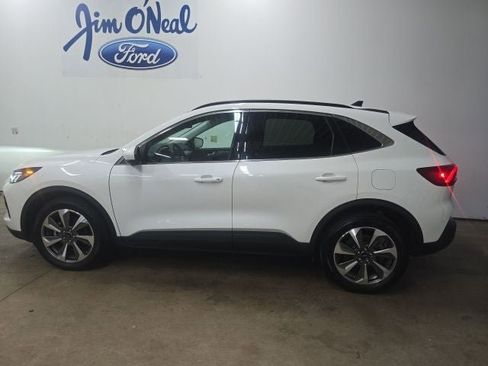 Used 2023 Ford Escape Platinum AWD/4WD image 30