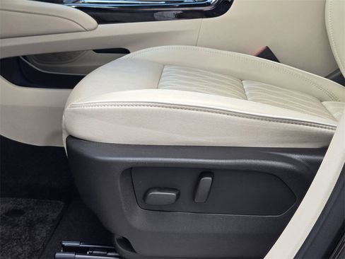 Used 2023 Buick Envision Avenir image 24