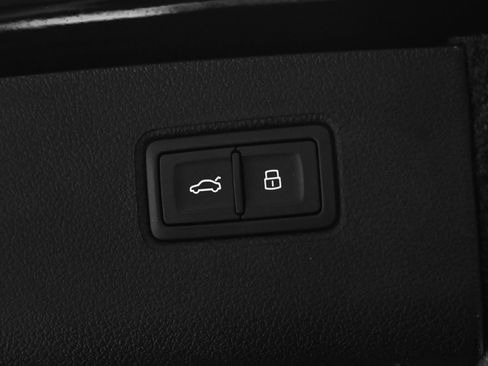 Certified 2022 Bentley Bentayga image 12