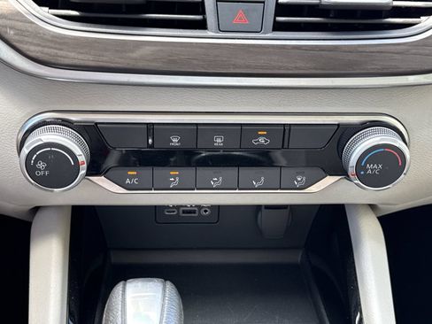Used 2024 Nissan Altima 2.5 SV FWD image 24