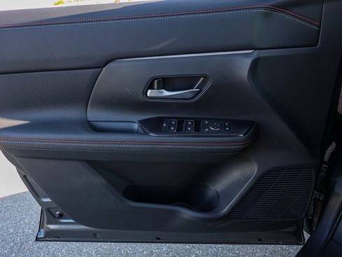 New 2026 Nissan Kicks SR image 23