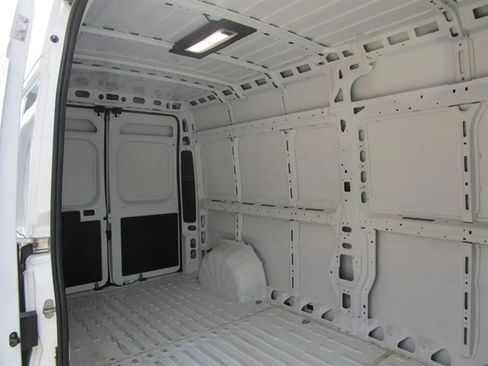 Used 2026 RAM ProMaster 2500 w/ Convenience Group FWD image 17