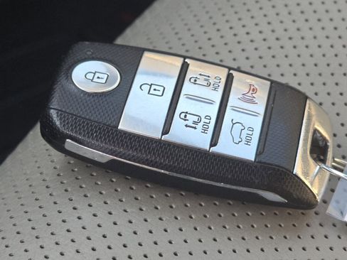 Used 2018 Kia Sedona EX image 33