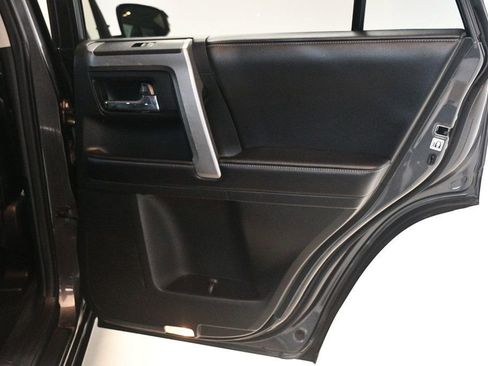 Used 2016 Toyota 4Runner SR5 Premium image 25