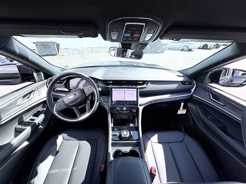 New 2025 Jeep Grand Cherokee L Limited image 24