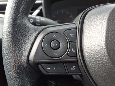 Used 2025 Toyota Corolla LE w/ Convenience Package image 19