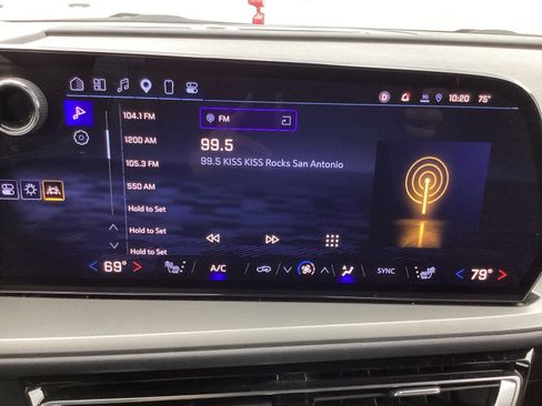 Used 2025 Chevrolet Traverse LT image 23