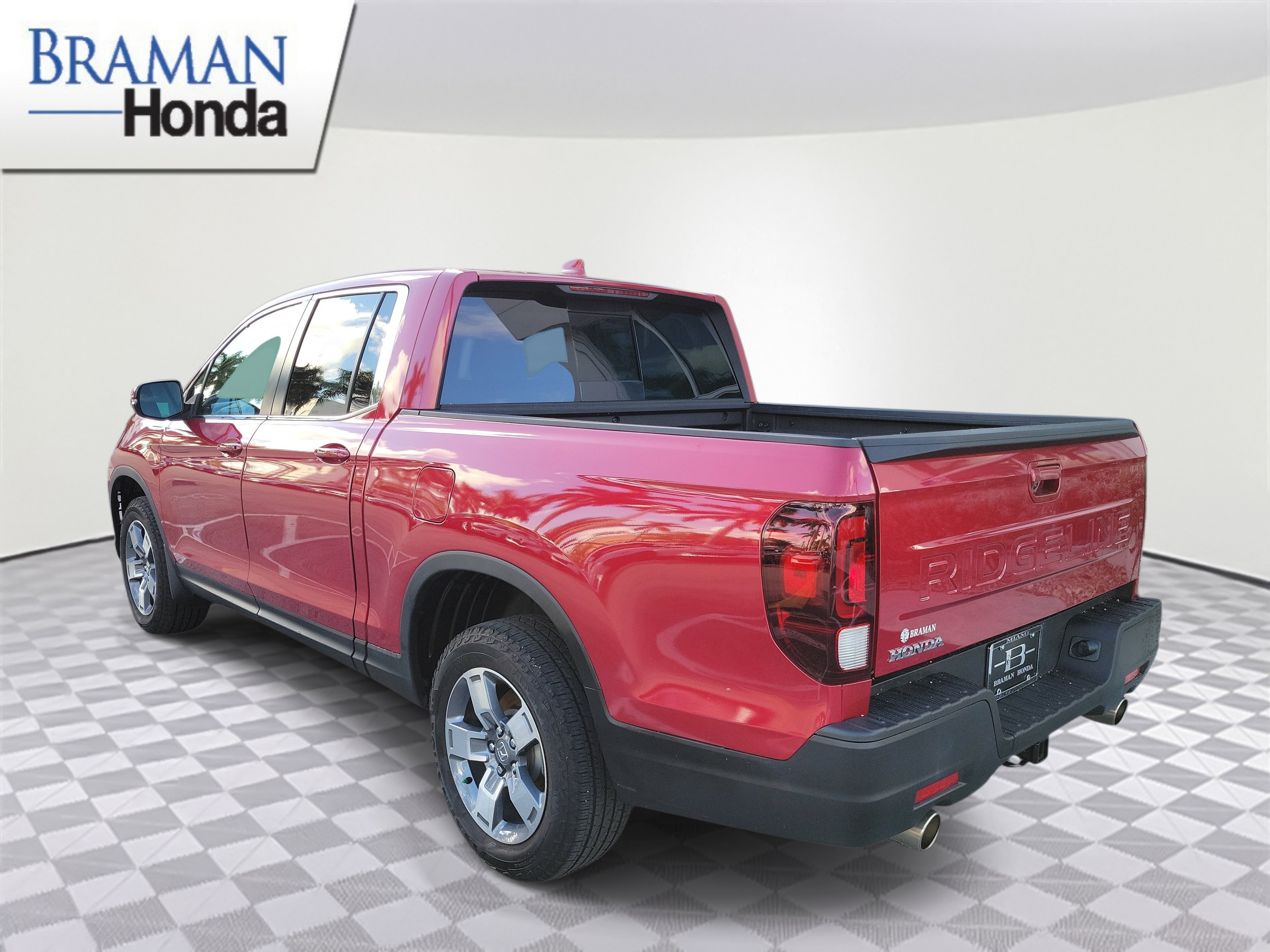 Certified 2025 Honda Ridgeline RTL image 4