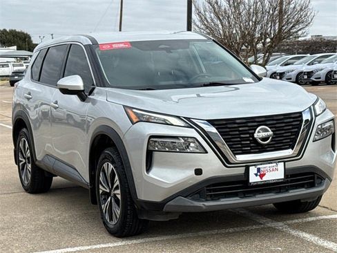 Certified 2021 Nissan Rogue SV image 3