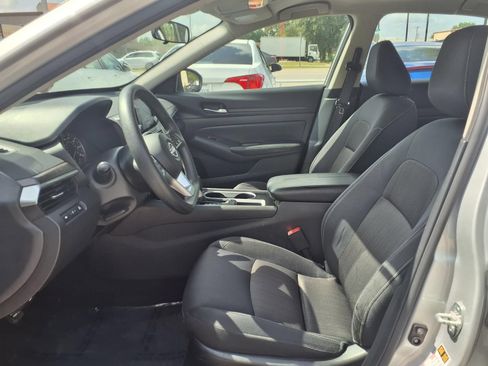 Used 2024 Nissan Altima 2.5 SV FWD image 18