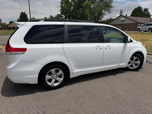Used 2014 Toyota Sienna LE FWD image 4