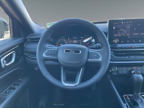 New 2026 Jeep Compass Latitude image 12
