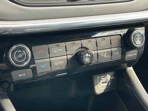 Used 2023 Jeep Compass Limited AWD/4WD image 17