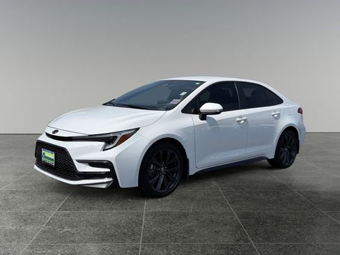 Used 2025 Toyota Corolla SE FWD image 4