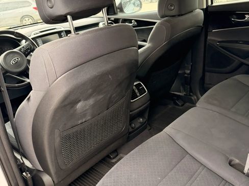 Used 2017 Kia Sorento LX w/ LX Convenience Package image 17