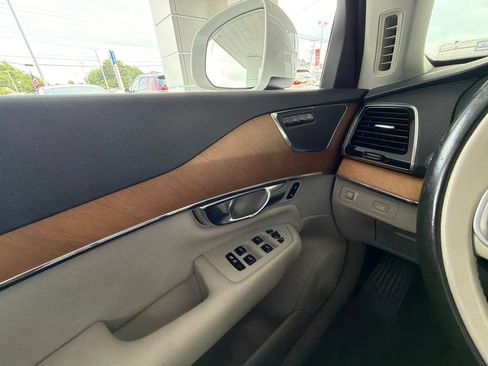Used 2021 Volvo XC90 T6 Momentum AWD/4WD image 32