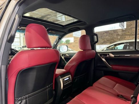 Used 2021 Lexus GX 460 Premium w/ Premium Package image 16