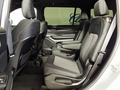 Used 2025 Jeep Grand Cherokee L Laredo RWD image 8