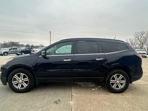 Used 2017 Chevrolet Traverse LT image 4