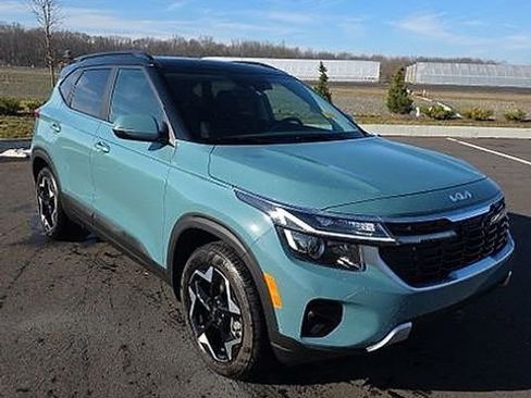 Used 2025 Kia Seltos EX w/ EX Sunroof Package image 3