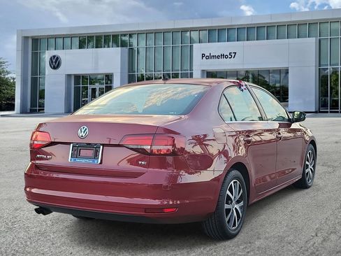 Used 2017 Volkswagen Jetta SE image 4