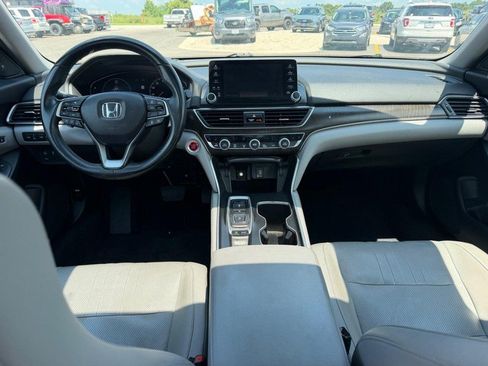 Used 2018 Honda Accord Touring image 11