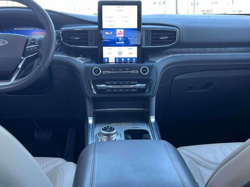 Used 2020 Ford Explorer Platinum w/ Premium Technology Package image 13