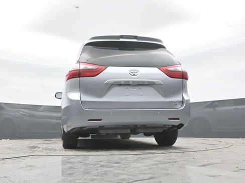 Used 2020 Toyota Sienna XLE w/ XLE Navigation Package AWD/4WD image 32