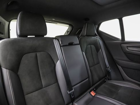 Used 2022 Volvo XC40 T5 R-Design AWD/4WD image 28