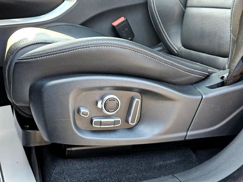 Used 2019 Jaguar F-PACE R-Sport image 16