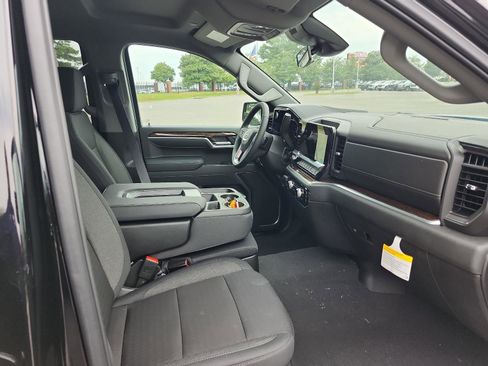 New 2026 GMC Sierra 1500 SLE image 8