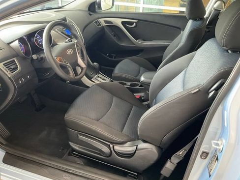 Used 2013 Hyundai Elantra FWD image 2