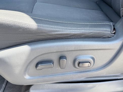 Used 2018 Nissan Titan SV w/ SV Convenience Package image 20