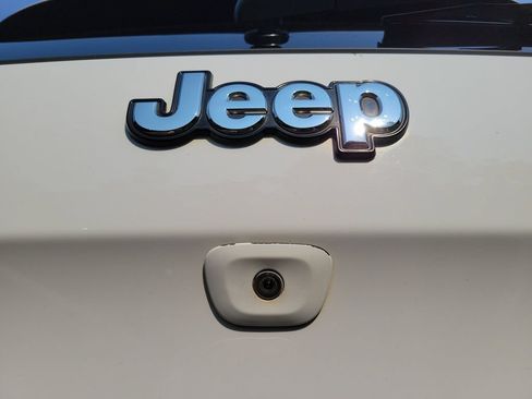 Used 2018 Jeep Cherokee Latitude FWD image 30