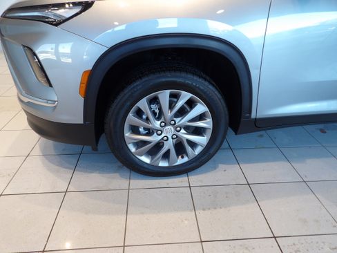 Used 2025 Buick Enclave Preferred image 29