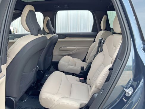 Used 2025 Volvo EX90 Ultra image 40