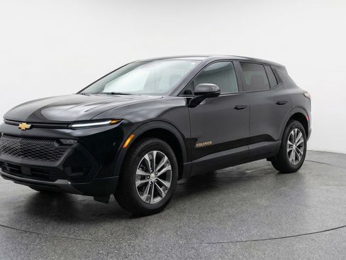 Used 2025 Chevrolet Equinox LT image 3