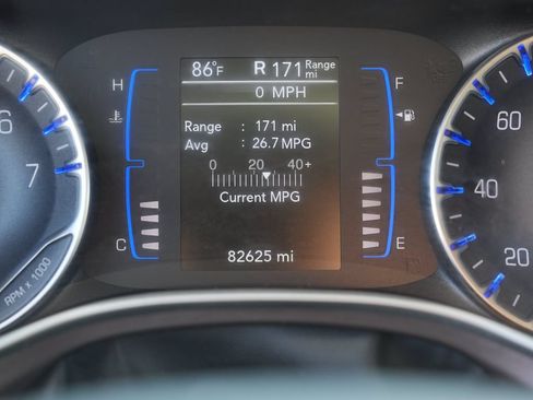 Used 2021 Chrysler Voyager L FWD image 30
