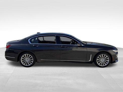 Used 2022 BMW 740i xDrive AWD/4WD image 10