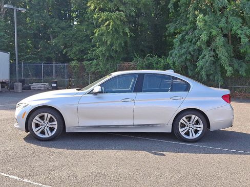Used 2018 BMW 330i xDrive Sedan w/ Convenience Package AWD/4WD image 4