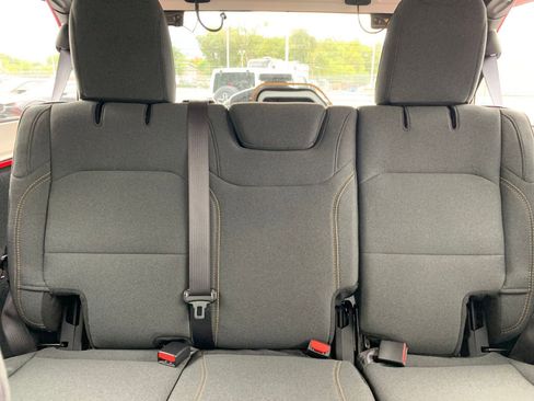 Used 2025 Jeep Wrangler Sahara image 37