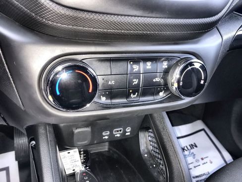 Used 2023 Chevrolet TrailBlazer LT FWD image 18
