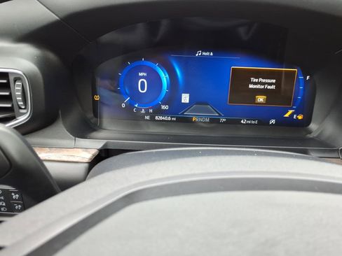 Used 2020 Ford Explorer Platinum w/ Premium Technology Package AWD/4WD image 19