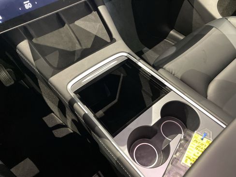 Used 2023 Tesla Model Y AWD image 30