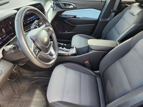 Used 2025 Chevrolet Trax LT w/ Driver Confidence Package image 8