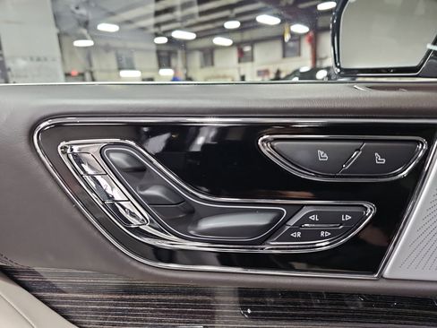 Used 2024 Lincoln Navigator Black Label AWD/4WD image 31