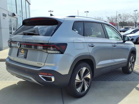 New 2026 Volkswagen Taos SE AWD/4WD image 9
